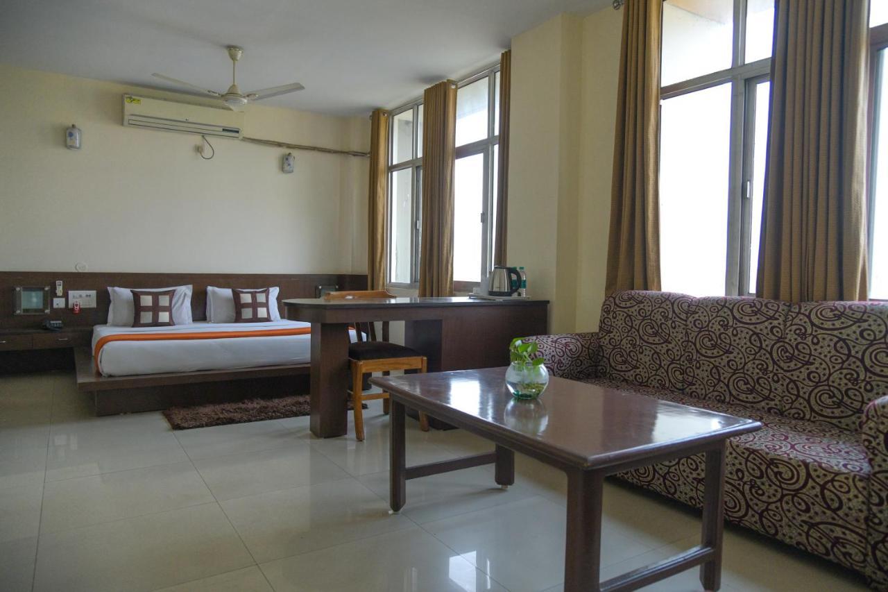 Hotel Earl Grey Jorhāt Εξωτερικό φωτογραφία