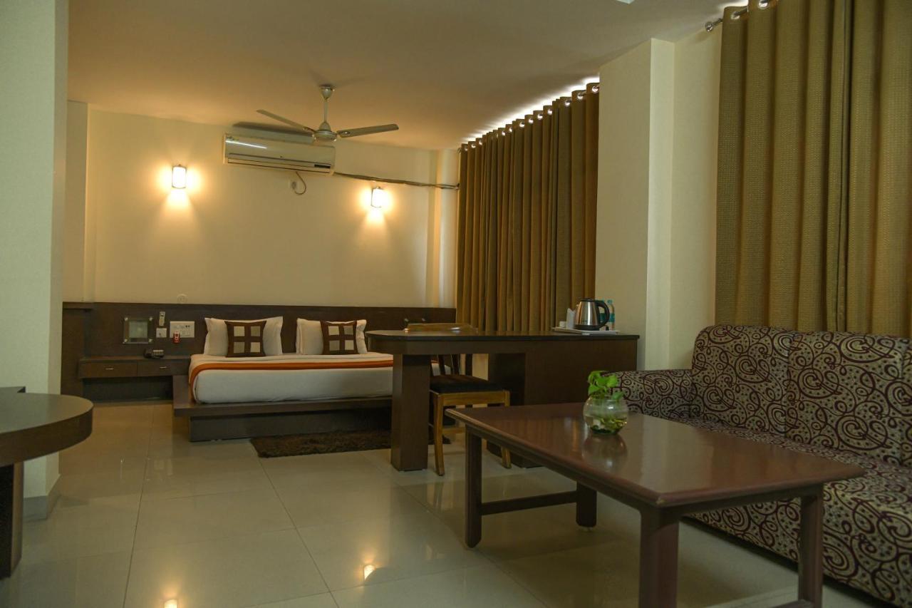 Hotel Earl Grey Jorhāt Εξωτερικό φωτογραφία