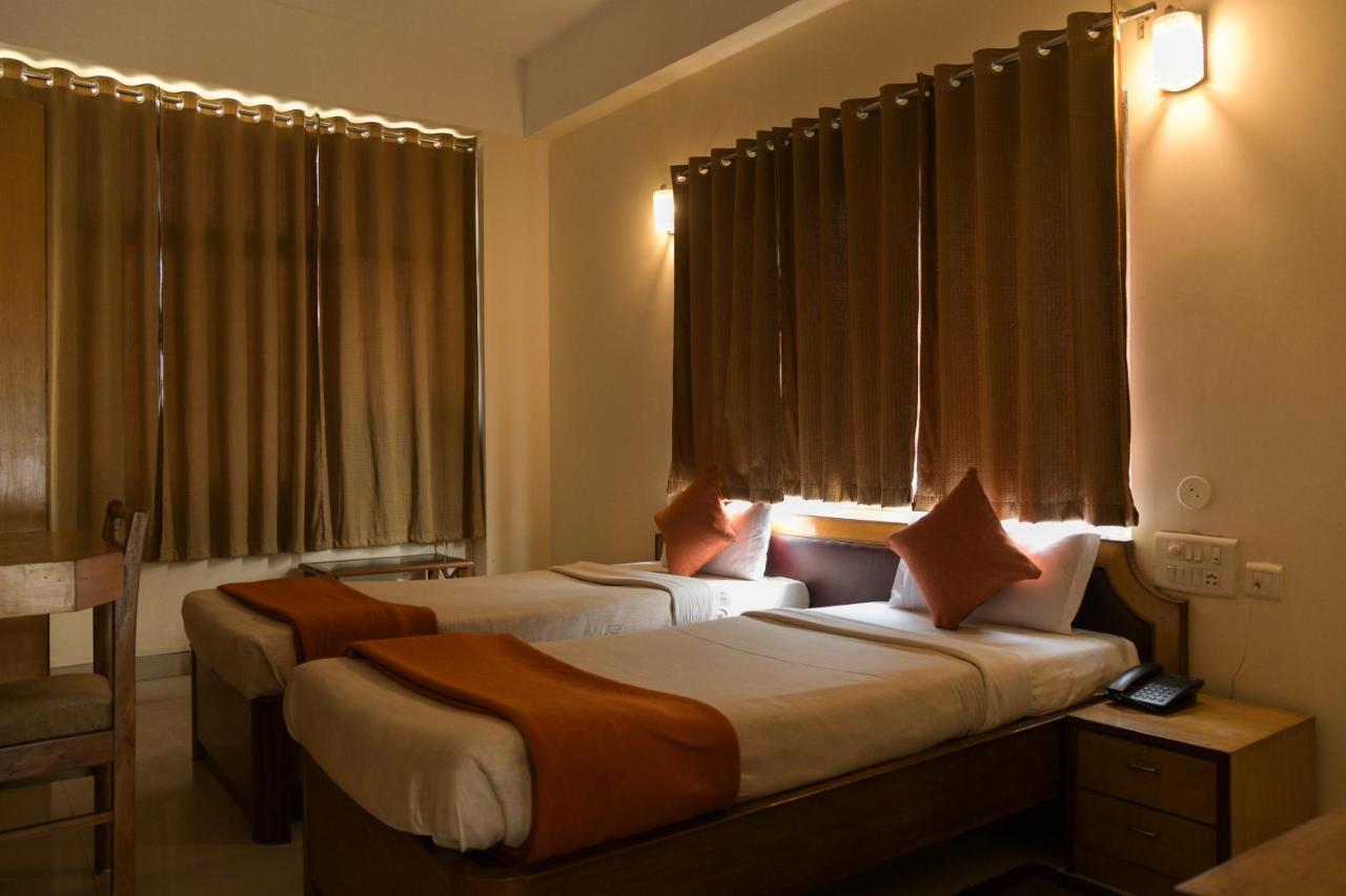 Hotel Earl Grey Jorhāt Εξωτερικό φωτογραφία
