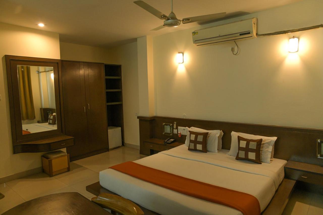 Hotel Earl Grey Jorhāt Εξωτερικό φωτογραφία