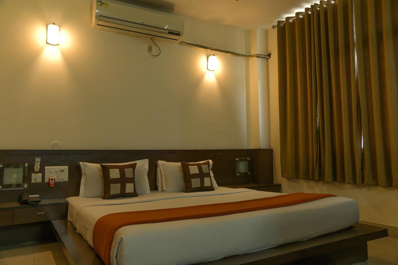 Hotel Earl Grey Jorhāt Εξωτερικό φωτογραφία