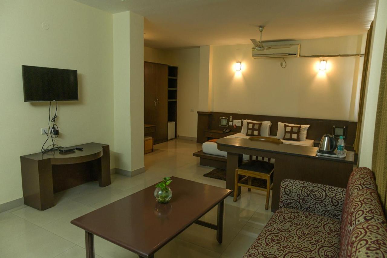 Hotel Earl Grey Jorhāt Εξωτερικό φωτογραφία