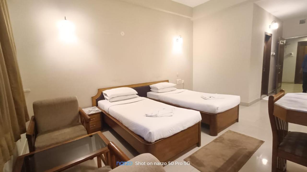 Hotel Earl Grey Jorhāt Εξωτερικό φωτογραφία