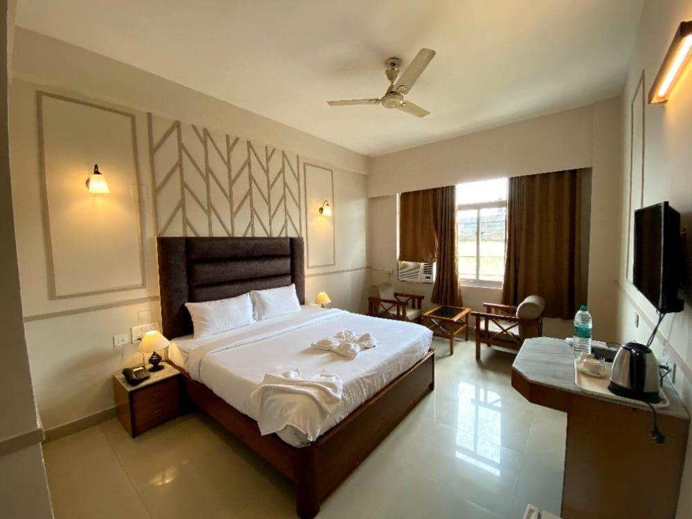 Hotel Earl Grey Jorhāt Εξωτερικό φωτογραφία