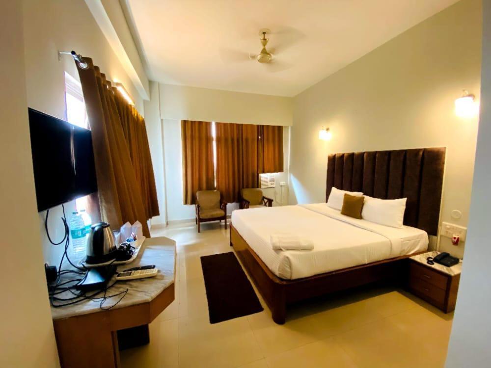 Hotel Earl Grey Jorhāt Εξωτερικό φωτογραφία