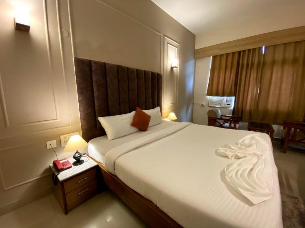Hotel Earl Grey Jorhāt Εξωτερικό φωτογραφία
