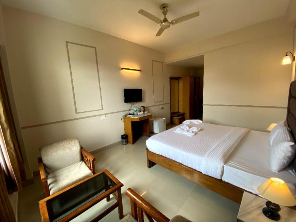 Hotel Earl Grey Jorhāt Εξωτερικό φωτογραφία